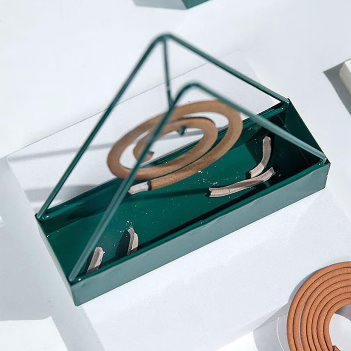 Metalni Trougao Držač za Spirale – Protiv Komaraca Bez Pepela - Vufri Shop